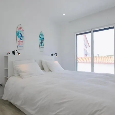 Sandra - Ferrel, Sunny Balcony, Shared Pool Apartment *